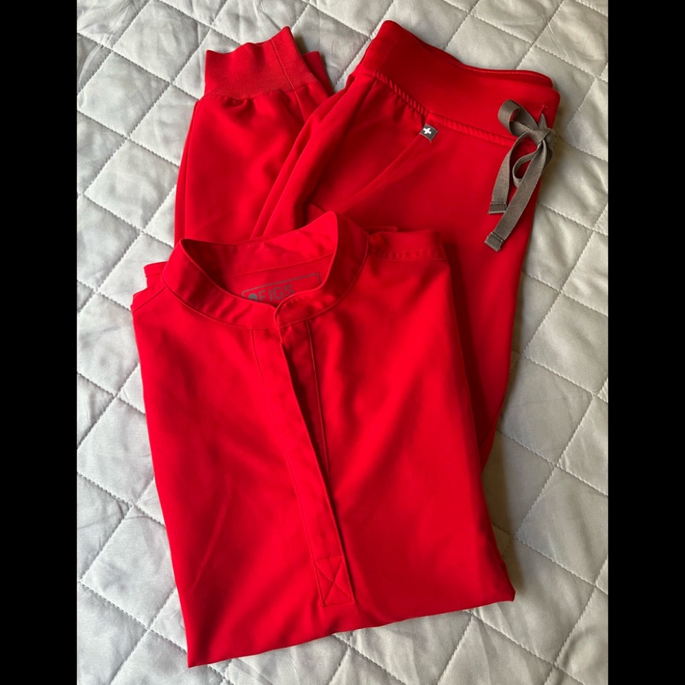 Figs Pop Red Scrub Set